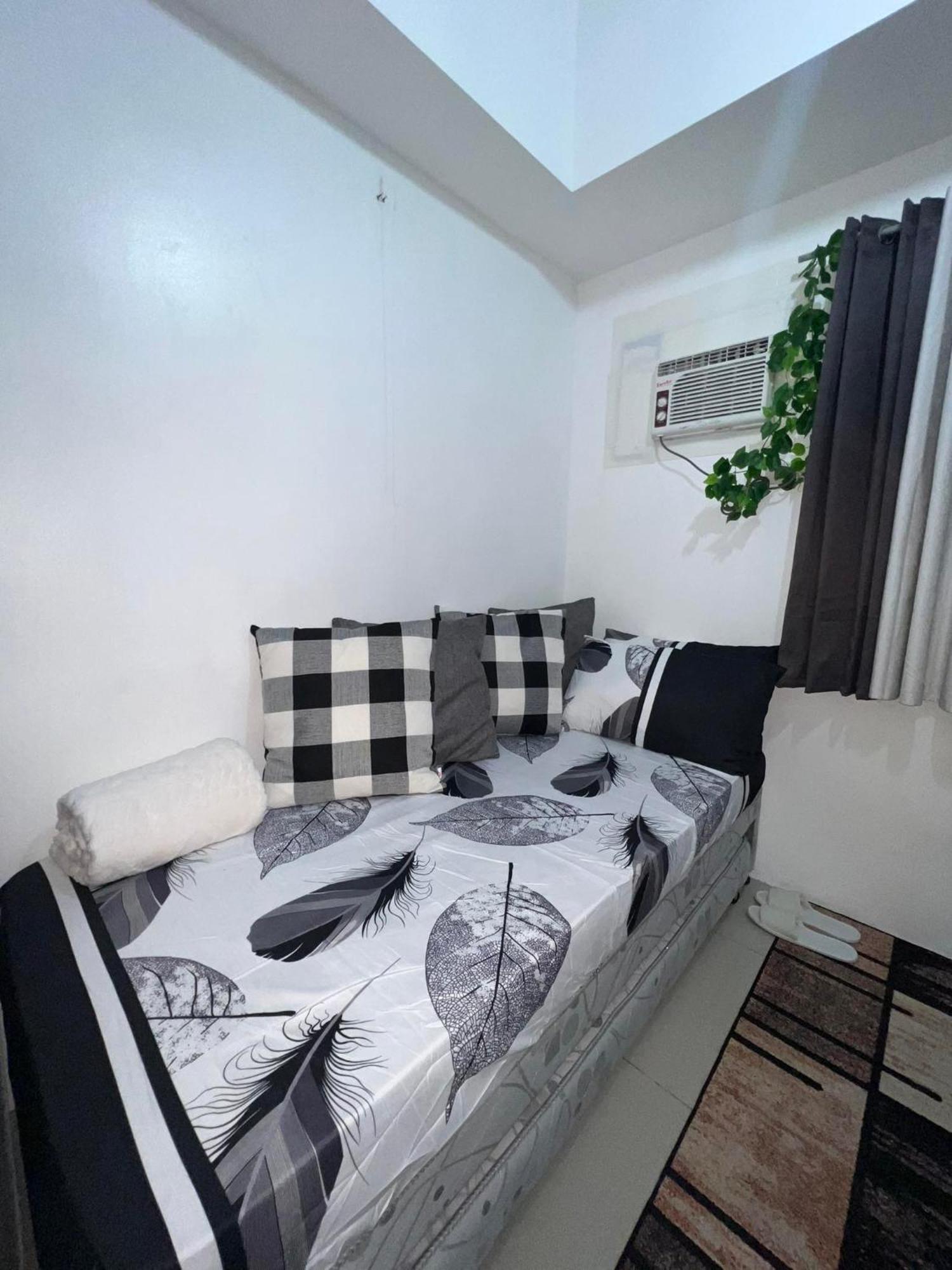 Sm Jazz Residences - Gabawaystaycation Makati City Room photo